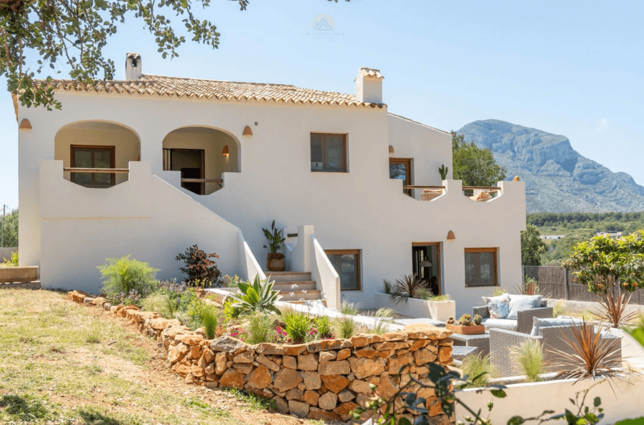MEDITERRANE VILLA IN EXKLUSIVER LAGE VON JÁVEA – KOMPLETT RENOVIERT 2025