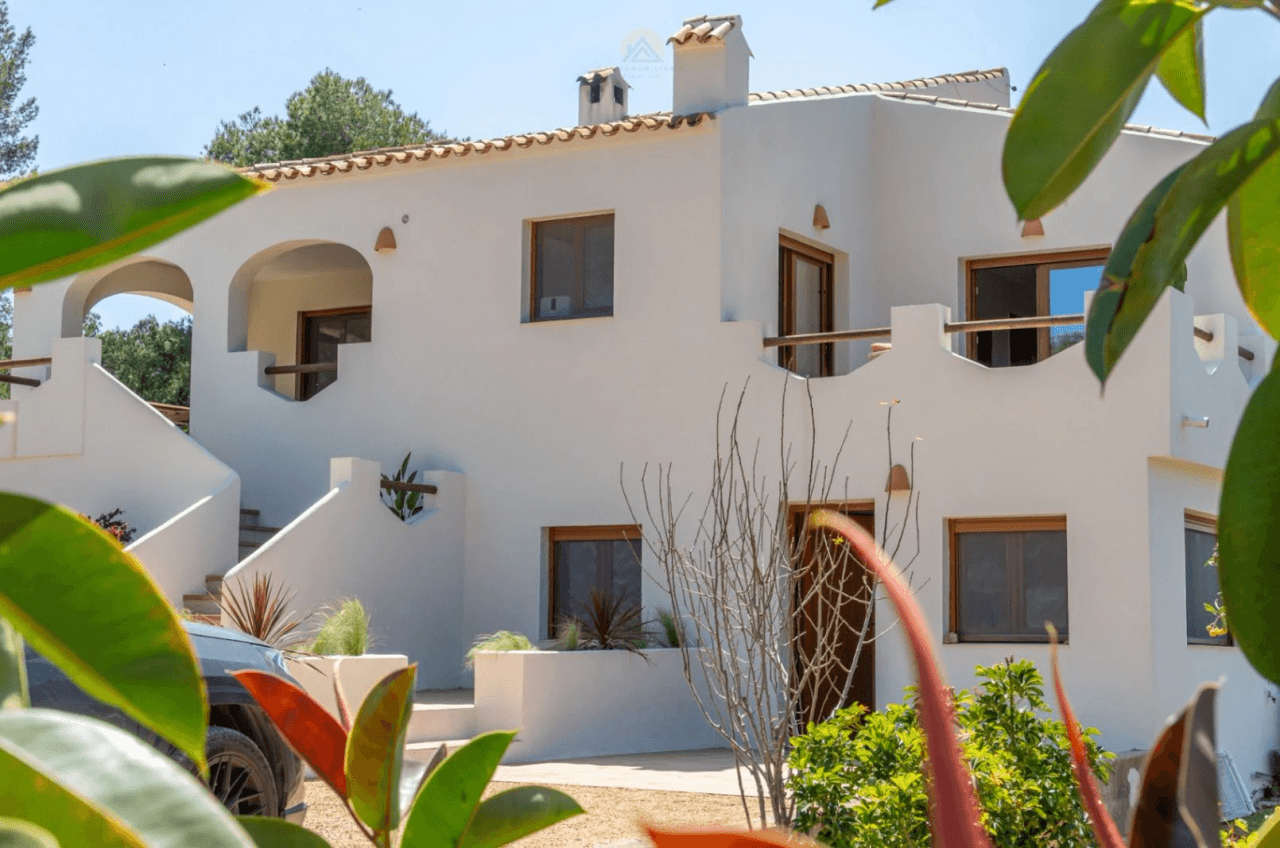 MEDITERRANE VILLA IN EXKLUSIVER LAGE VON JÁVEA – KOMPLETT RENOVIERT 2025