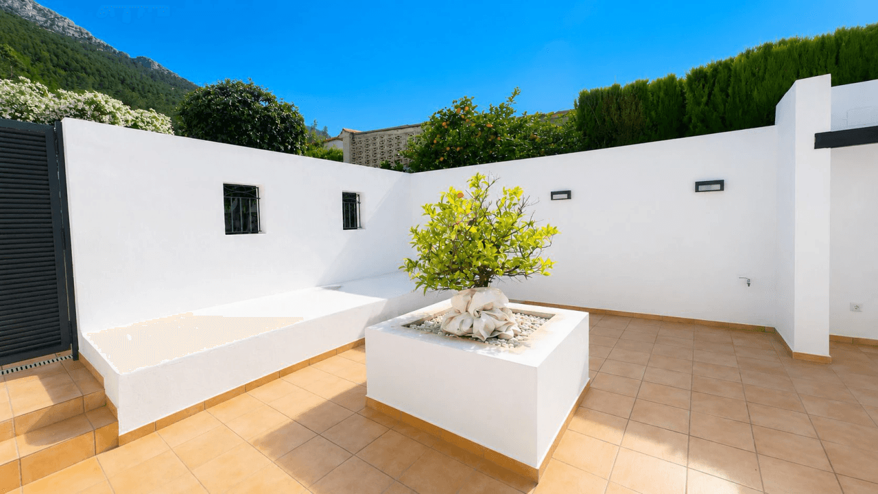 Moderne Villa im Ibiza-Stil mit unverbaubarem Meerblick – Ein Zuhause für höchste Ansprüche