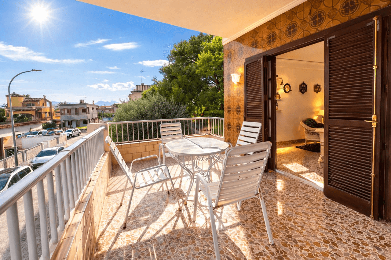 Strandnahe Wohnung mit zwei Sonnenterrassen und Garage in Oliva Playa