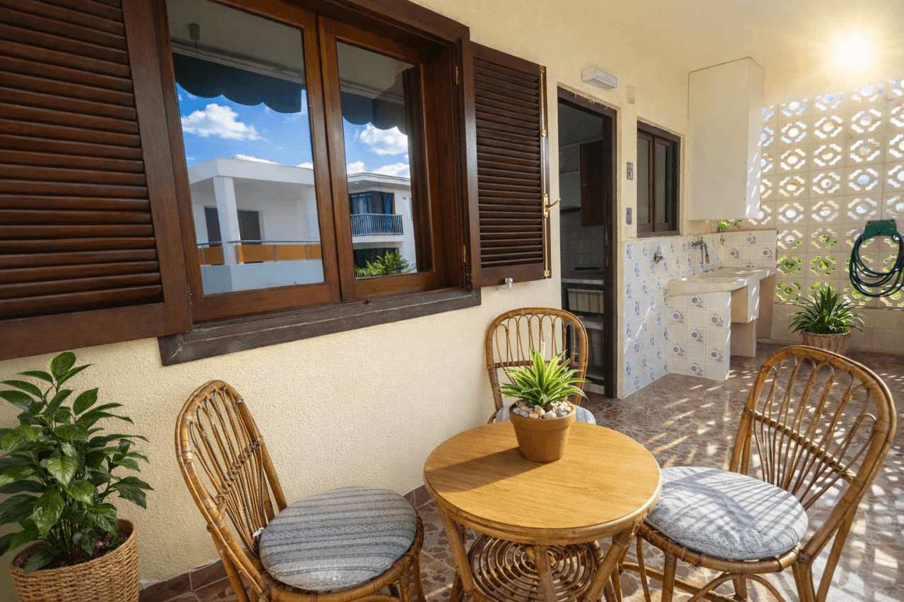 Strandnahe Wohnung mit zwei Sonnenterrassen und Garage in Oliva Playa